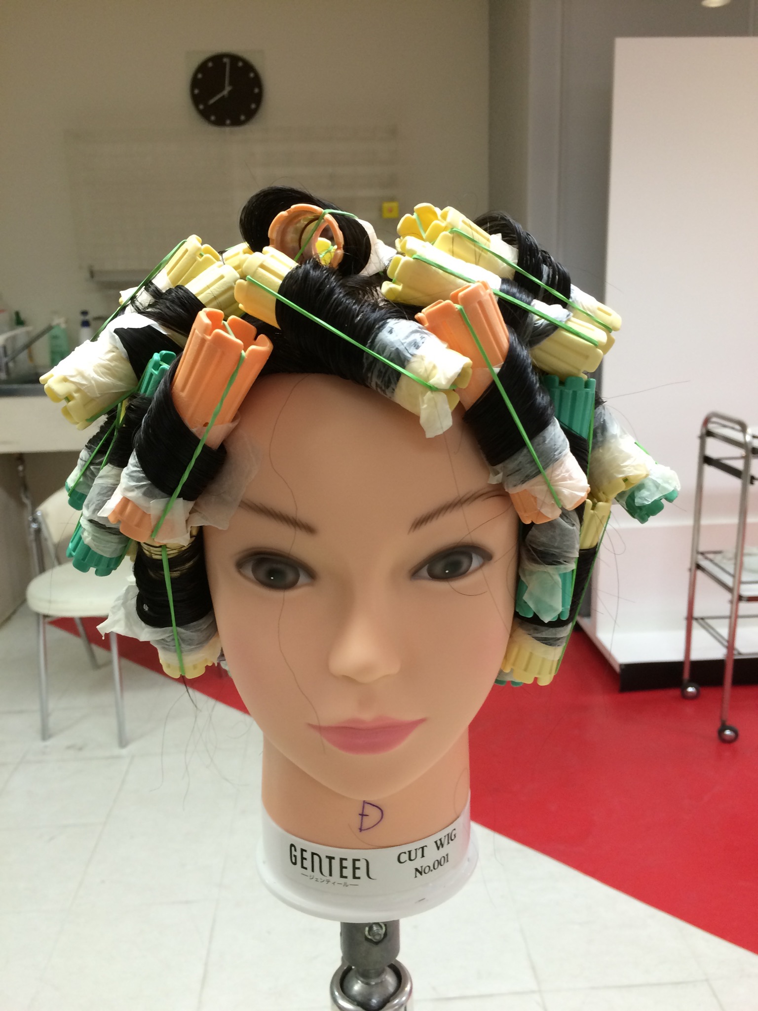 スパイラルパーマの練習始めました！