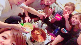 ついに、この季節がやってきた!!!な〜べ〜ぱーーーー☆☆今回は赤から鍋☆