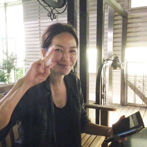 本人いわく疲れた顔だから〜といいながら、ピース☆