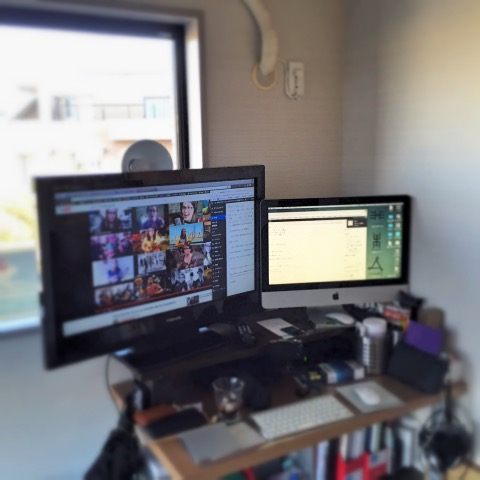 変なバランスのデュアルディスプレイ