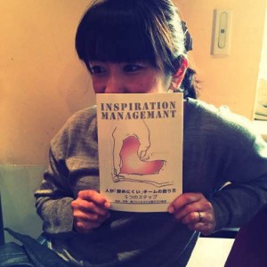 思い出したように冊子と記念撮影（笑）