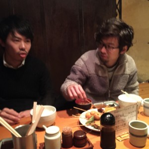 ワイワイご飯食べるって楽しいね！