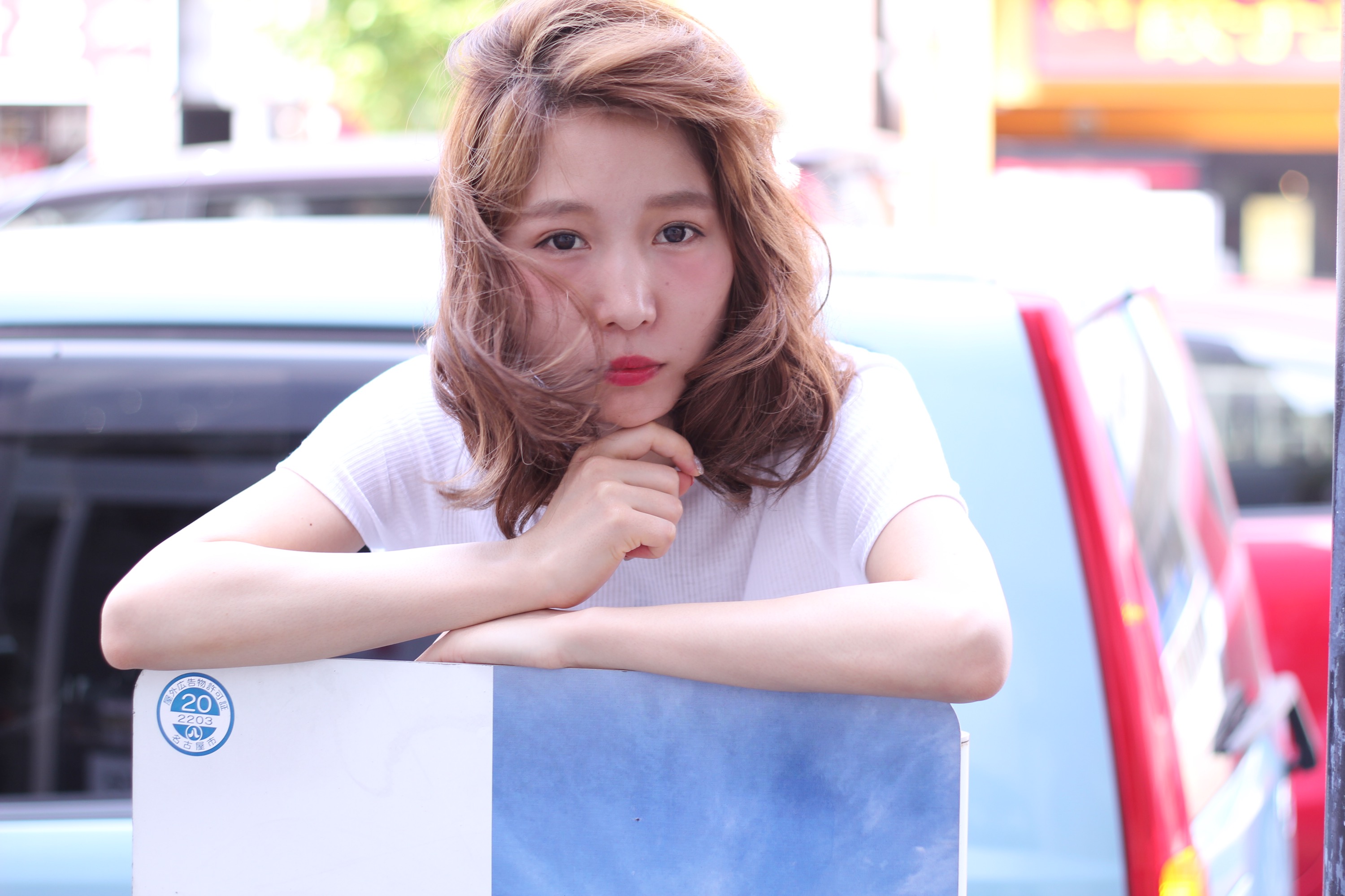 スタイル掲載 思わず触りたくなるミックスカラーの大人可愛い無造作ミディ