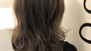 ベージュ系にちょいとくすんだ感じをプラス☆